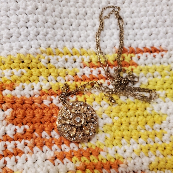 Beautiful Large Round Locket - Picture 1 of 5